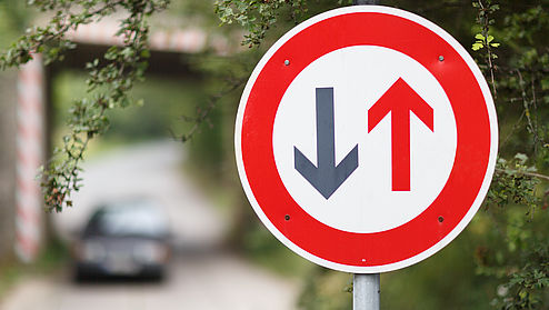 Die Verbände VKU und BDEW veröffentlichen eine Formulierungshilfe für Abschaltvereinbarungen nach § 14 b EnWG sowie Hinweise zur Bestimmung der Abschaltleistung und zur Anwendung des reduzierten Netzentgelts.