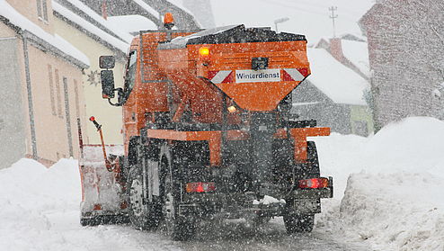 Die Winterdienst-Experten im VKU sind in der Normung sowohl der Technik, als auch der Wetterinformationsdienstleistungen als auch der Streustoffe für den Winterdienst aktiv.
